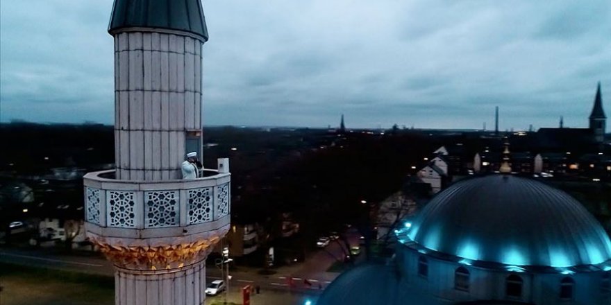 Almanya ve Hollanda'da Müslümanlara hoparlörden ezan jesti