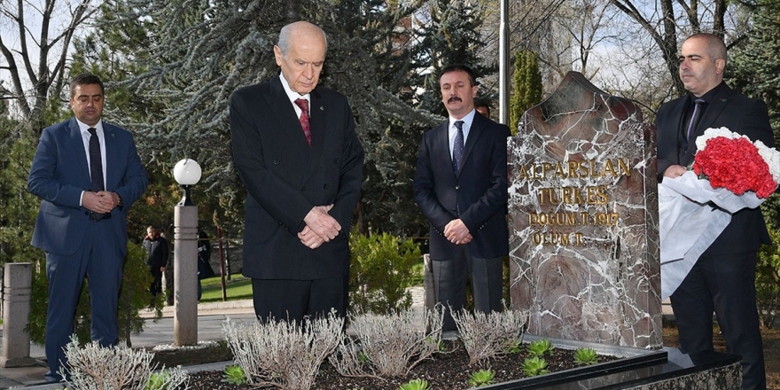 Bahçeli, Alparslan Türkeş'in Anıt Mezarını Ziyaret Etti