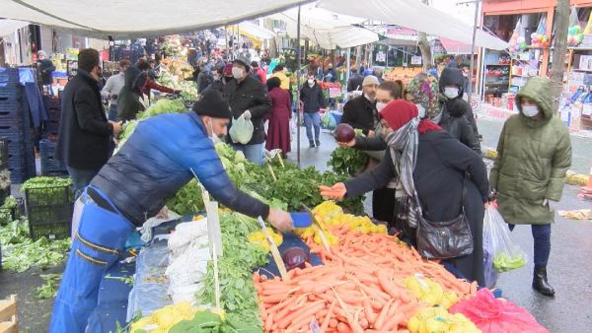 Avcılar'daki semt pazarında yoğunluk