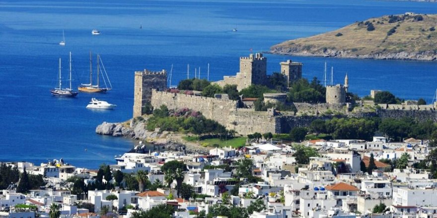 Gelmeyin' uyarılarına rağmen Bodrum'da 25 günde 125 bin araç giriş yaptı