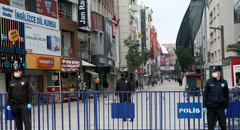 İzmir'de Karşıyaka Çarşısı'na giriş-çıkış kısıtlandı
