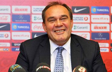 Duayen köşe yazarı Demirörenleri bombaladı! ‘İnsanda biraz utanma olmalı yahu!’