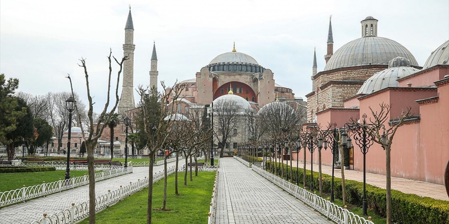 İstanbul Sokaklarında Koronavirüs Sakinliği
