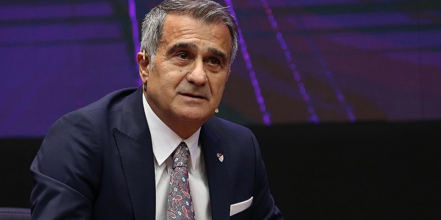 A Milli Futbol Takımı Teknik Direktörü Şenol Güneş'ten 'Evde Kalın' Çağrısı