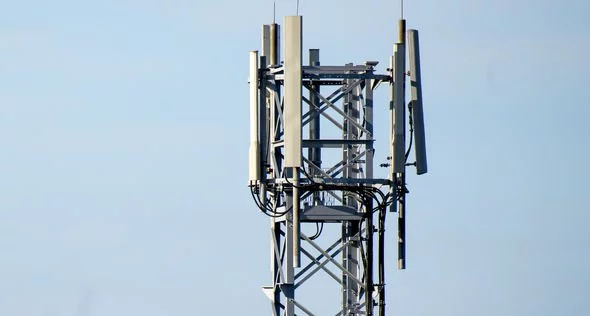 İngilizleri eyleme yönelten 5G videoları.. Halk 5G'nin koronavirüsü tetiklediğini düşünüyor!