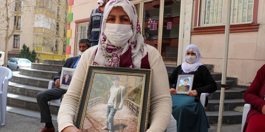 Diyarbakır Annelerinden Zümrüt Salim: Oğlum Devlete Sığın, Teslim Ol