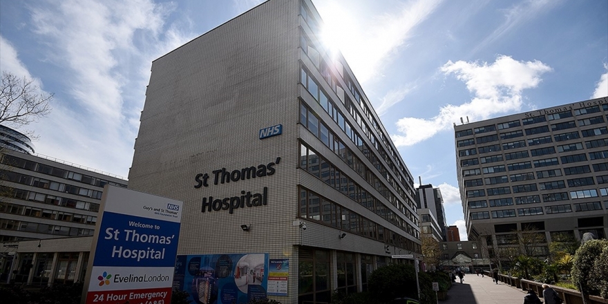 İngiltere Başbakanı Johnson'ın Yoğun Bakımda Tedavisi Sürüyor