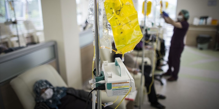 Kanser Hastalarına 'Evde İzolasyona Devam Edip Sağlıklı Beslenin' Önerisi