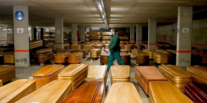 İspanya'da Kovid-19 Salgınından Ölenlerin Sayısı 13 Bin 798'e Yükseldi