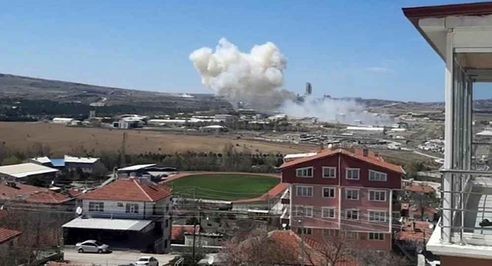 Roket fabrikasında patlama