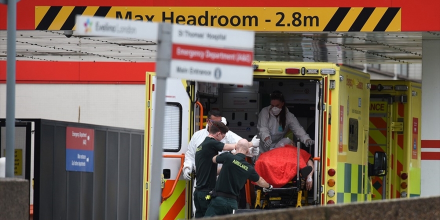 İngiltere'de Kovid-19 Nedeniyle Ölenlerin Sayısı 7 Bin 978 Oldu