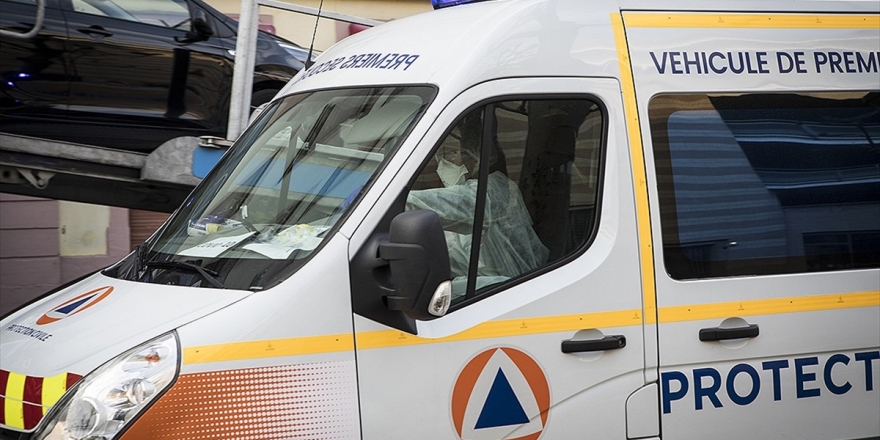 Fransa'da Kovid-19 Salgınından Ölenlerin Sayısı 12 Bin 210'a Yükseldi