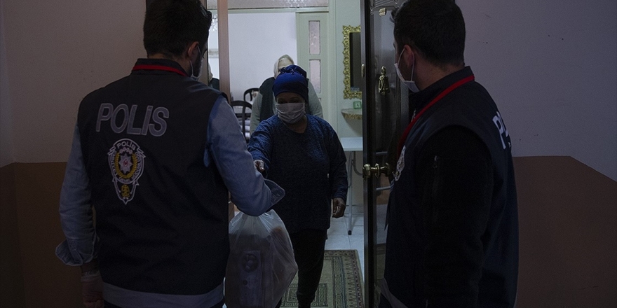 Türk Polisi 175 Yıldır Vatandaşın Yanında