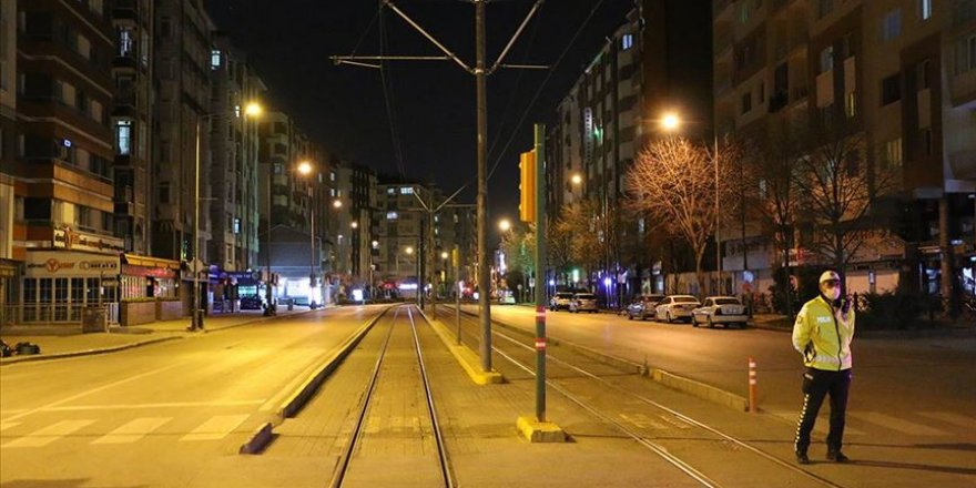 Sokağa çıkma yasağının ardından caddelerde sessizlik hakim