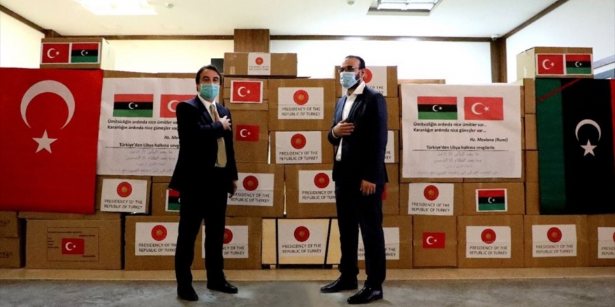 Türkiye'nin Gönderdiği Sağlık Malzemeleri Libyalı Yetkililere Teslim Edildi
