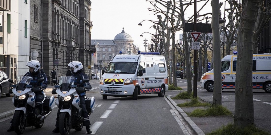 Fransa'da Kovid-19'dan Hayatını Kaybedenlerin Sayısı 13 Bin 832'ye Yükseldi