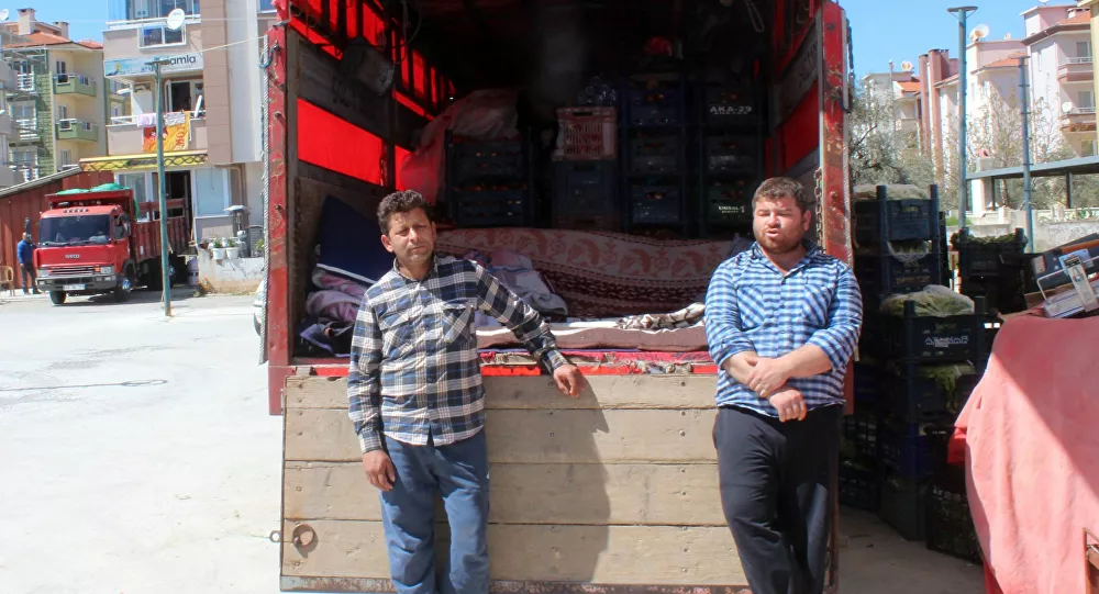 3 pazarcı sokağa çıkma yasağı gelince kamyon kasasında mahsur kaldı: 'Dışarı çıkınca laf ediyorlar'