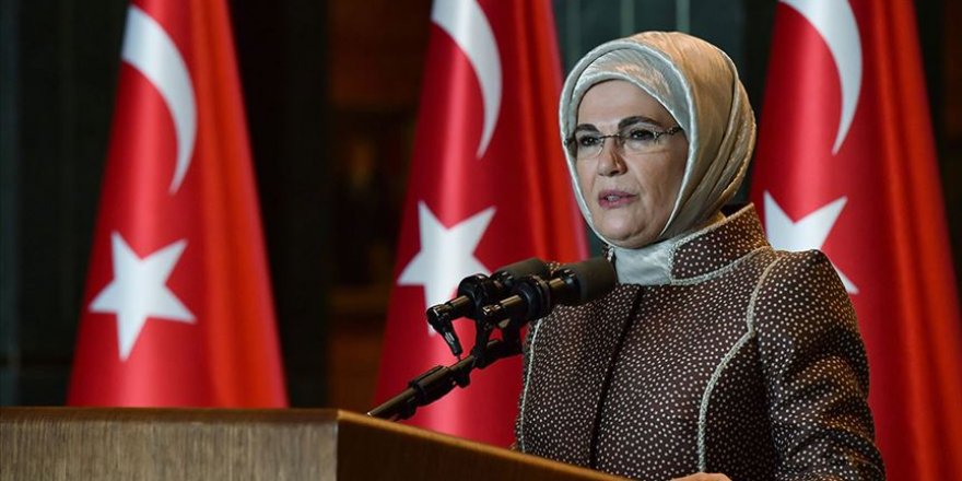 Emine Erdoğan'dan 'Elbet bir gün buluşacağız' şarkısıyla 'evde kal' mesajı