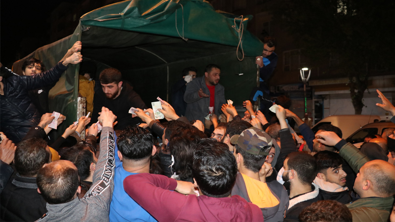 Koronavirüs Bilim Kurulu Üyesi Prof. Ateş Kara: Dün akşam sokağa çıkanların 14 günde evde kalması gerekiyor