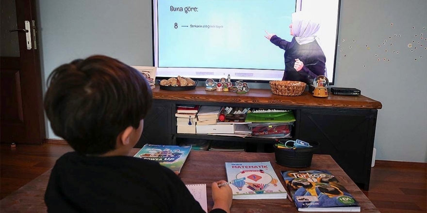 Milli Eğitim Bakanlığı Miniklerin 'Merak Gıdıklayan Sorular'ını Yanıtlıyor