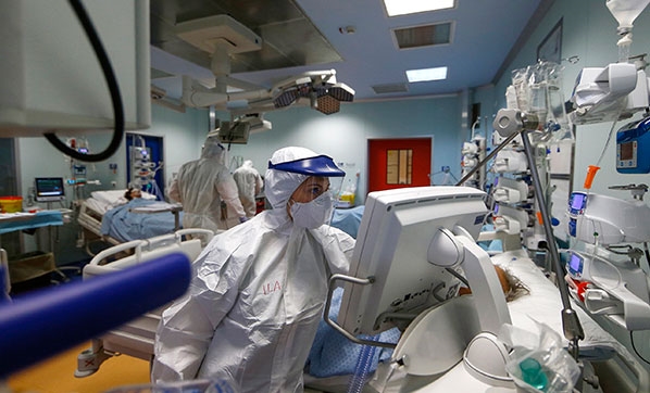 İtalya'da koronavirüsİtalya'da koronavirüs kaynaklı günlük can kaybı 24 gün sonra ilk kez 500'ün altına düştü: Son 24 saatte 431 kişi öldü