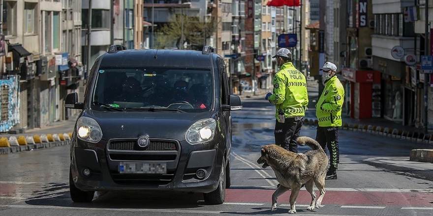 İstanbul'da Sokağa Çıkma Yasağı Denetimlerinde 8 Milyon 406 Bin Lira Ceza Kesildi