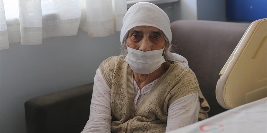 Asırlık Nine Koronavirüsü Yendi