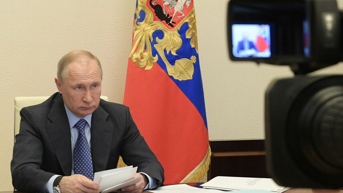 Kovid-19'la mücadelede Avrasya Kalkınma Bankası'nın kaynaklarını kullanma fikrine Putin'den destek