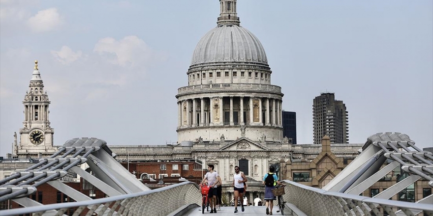 İngiltere'de Kovid-19 Nedeniyle Hayatını Kaybedenlerin Sayısı 12 Bini Aştı