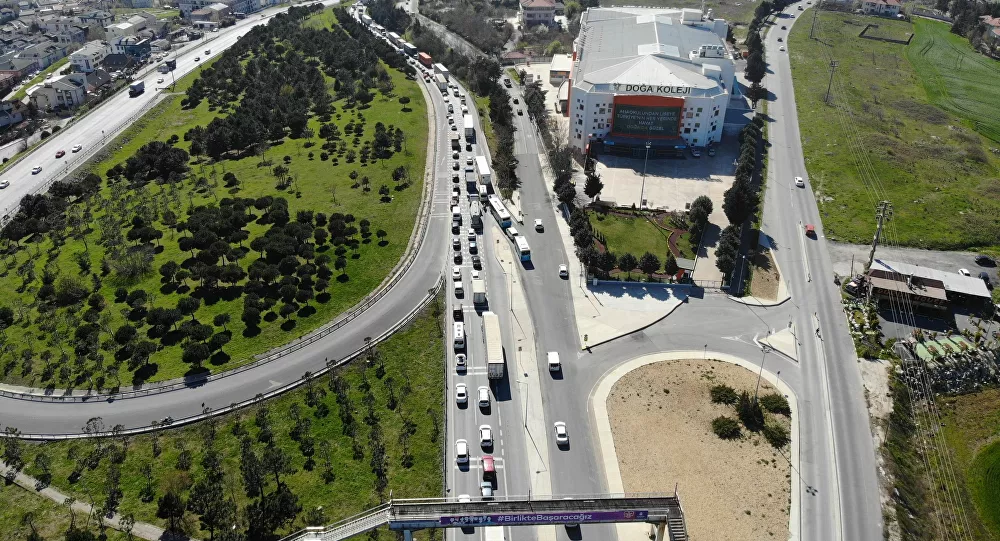İstanbul trafiği sokağa çıkma yasağı öncesi kilitlendi