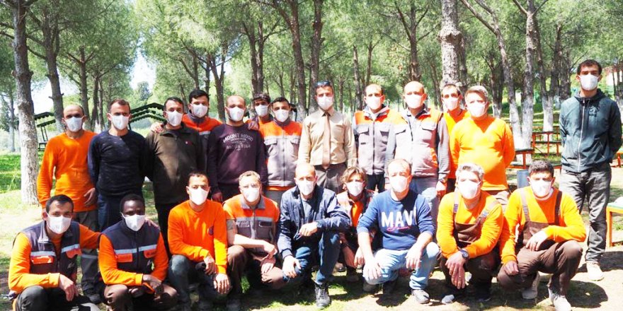 FOÇA AÇIKCEZA EVİNDE HÜKÜMLÜLER  BIZ BIZE YETERIZ KAMPANYASINA BİRER MAAŞLARINI BAĞIŞLADI