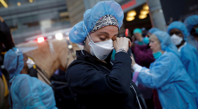 İşe gitmeyen hemşire evinde ölü bulundu