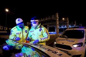 İstanbul'da sokağa çıkma kısıtlamasına uymayanlara ceza uygulandı