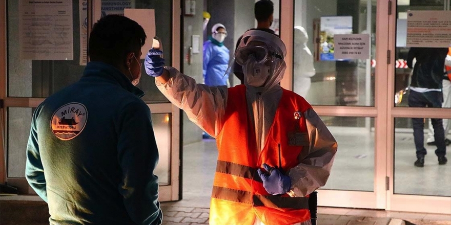 Yunanistan'da Karantinaya Alınan El. Venizelos Gemisinin Türk Yolcuları Türkiye'ye Getirildi