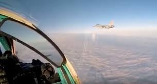 Rus MiG-31’i kullanan pilot NATO savaş uçağı ile yakınlaştığı anı videoya aldı