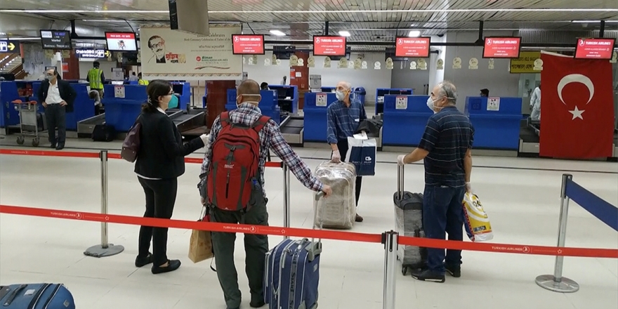 Bangladeş'teki Türk Vatandaşları Yurda Doğru Yola Çıktı