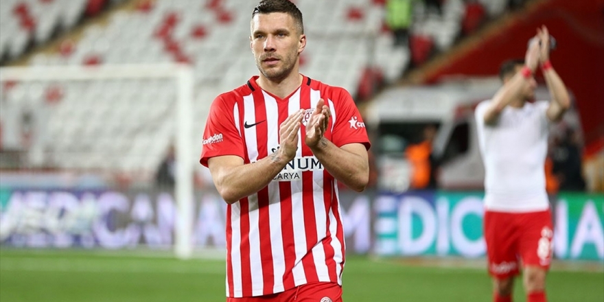 Podolski Yeşil Sahalardan Sonra 'Er Meydanı'na Da Gözünü Dikti