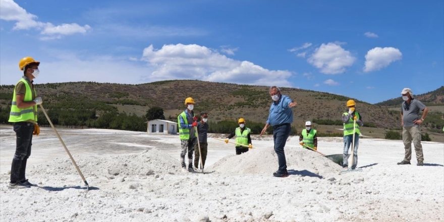 Salda Gölü'ne ayak bile basmayın’ diyen Prof. Kantarcı uyardı: O gün kazıdıkları şey kum değil huntit