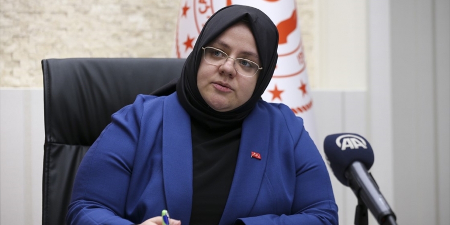 Bakan Selçuk: Ferrari sahibinin 1000 TL'lik koronavirüs yardımına yaptığı başvuruyu reddettik