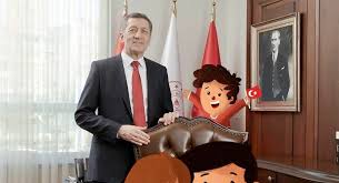 Milli Eğitim Bakanlığı'nda koltuk devri: Çocuklar evden çıkamadığı için çizgi karakterler makama oturdu