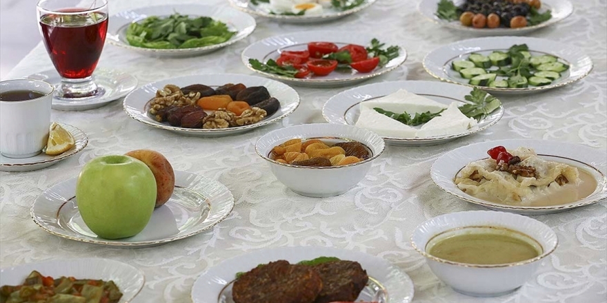 Uzmanından İftar Ve Sahurda Beslenme Önerileri