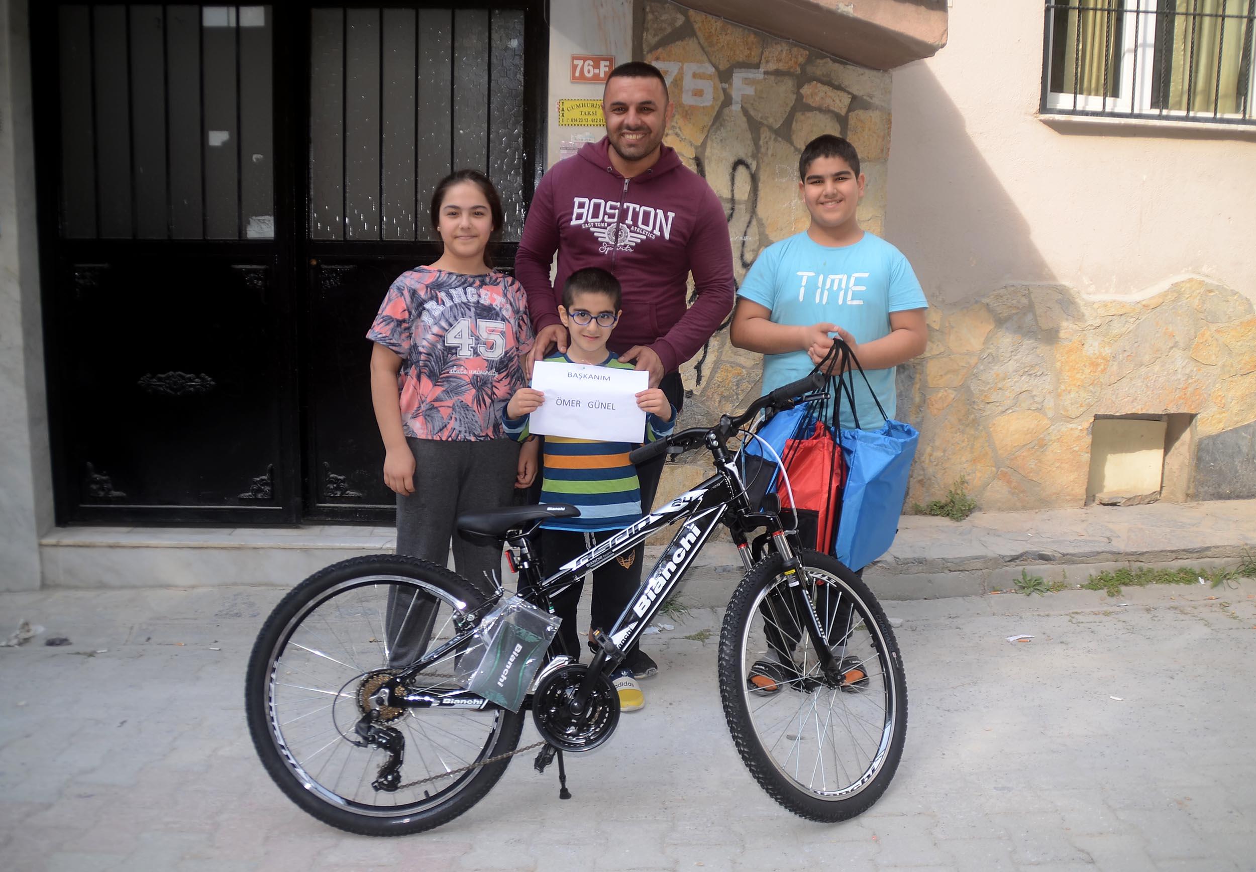 KUŞADALI ÇOCUKLARA 23 NİSAN SÜRPRİZİ