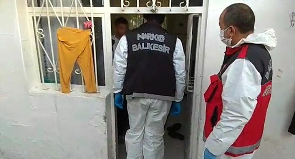 Balıkesir'de uyuşturucu operasyonu: 'Karımın o, çocuğa içirip, yemeklere katıyoruz'