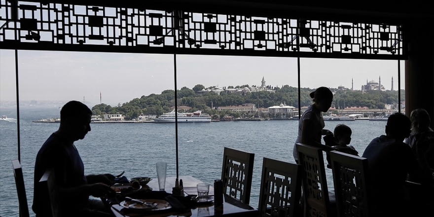 Yerli Turistlerin Seyahat Harcamaları 5 Yılda 177 Milyar Lirayı Buldu