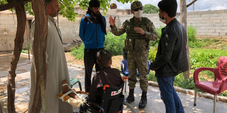 Mehmetçik, Pkk/ypg'nin Sakat Bıraktığı Suriyeli Çocuğu Ziyaret Etti
