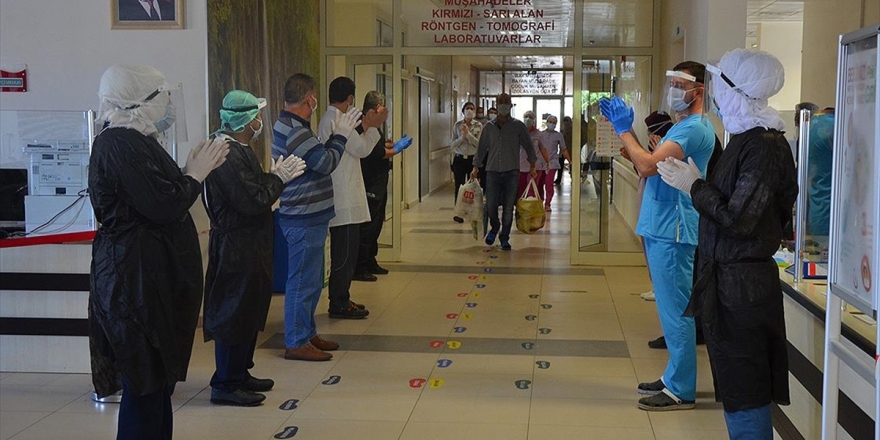 Türkiye'de Kovid-19'dan İyileşen Hasta Sayısı 44 Bin 22'ye Ulaştı