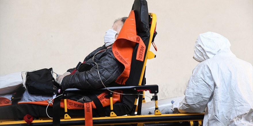 İtalya'da Kovid-19’dan Ölenlerin Sayısı 27 Bin 967'ye Yükseldi