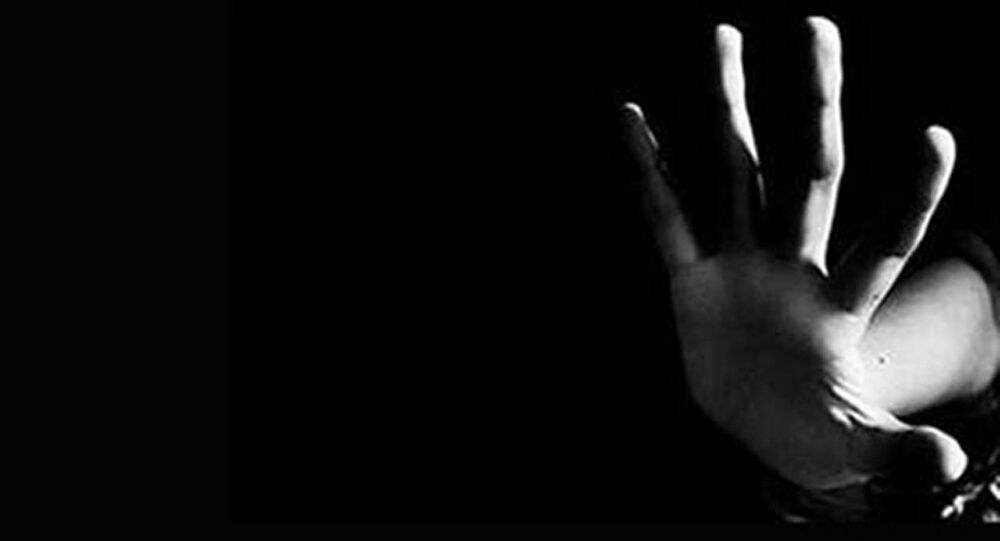 14 yaşındaki kızını kendi sevgilisiyle birlikte olmaya zorlayan anne tahliye oldu