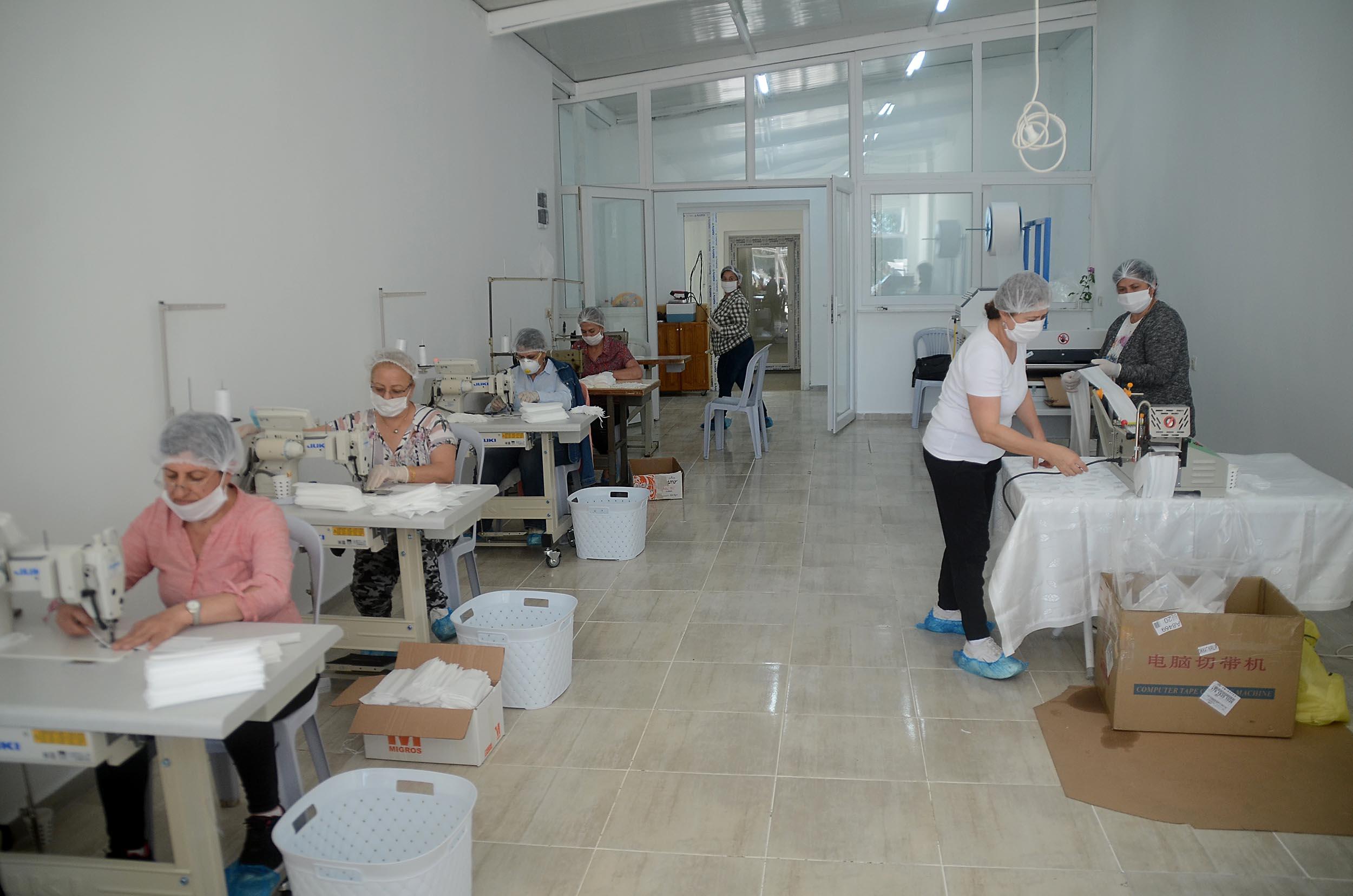 TÜRKİYE’DE BİR İLKE İMZA ATAN “EMEK ATÖLYESİ” ÇOCUKLAR İÇİN MASKE ÜRETİMİNE BAŞLADI