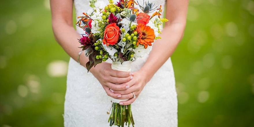 Çiftler Düğünlerinden Vazgeçmeyip Erteliyor